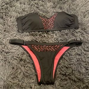 Oakley grey and pink 2014 swim suit ! 🤍